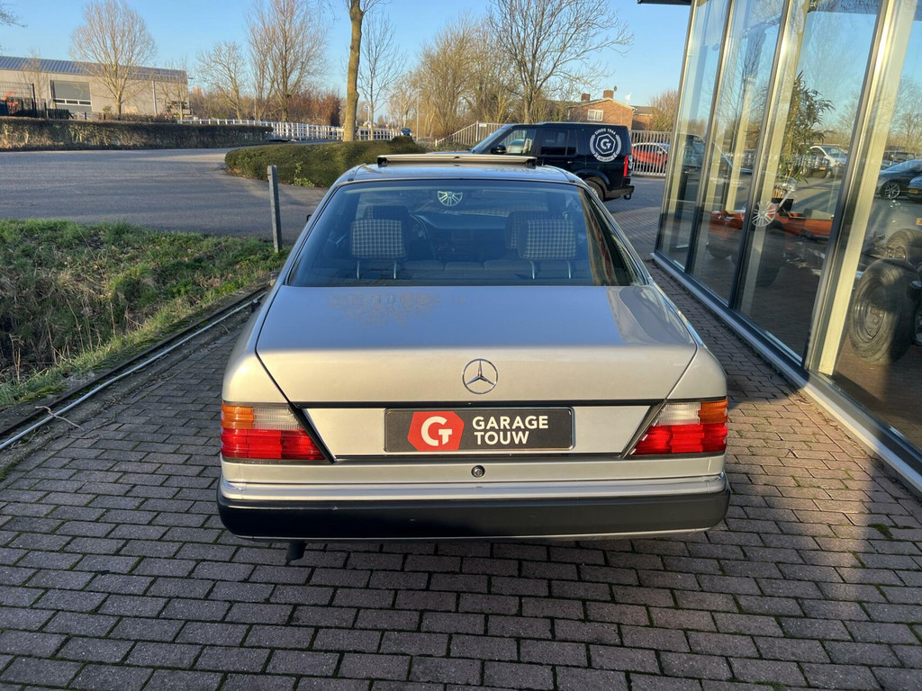 36929253 7 Mercedes-Benz 200-500 230 CE Sportline in nieuwstaat